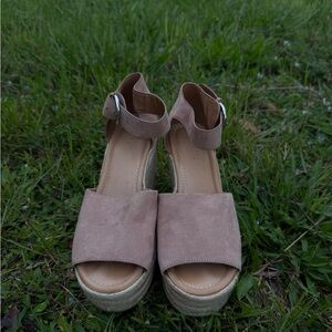 Dusty rose platform Nine West sandals